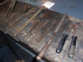 Attrezzi per vari usi nel Museo di Cheverel (La Salle) (41124 bytes)